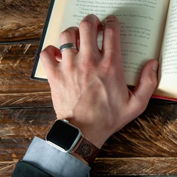 Gametime MLB Seattle Mariners Brown Leather Apple Watch Band (42/44mm
S/M). Watch not included.
