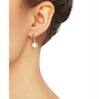 6.5-7mm Round White Freshwater Pearl with 0.19ctw Diamond 14K Yellow
Gold Drop Earrings