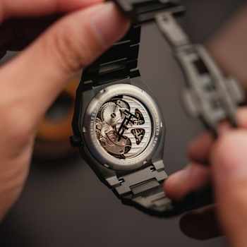 Thomas Earnshaw Discovery Drake Skeleton Automatic