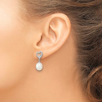 Rhodium Over Sterling Silver 7-8mm Rice Freshwater Cultured Pearl Cubic
Zirconia Heart Earrings