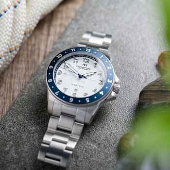 Dominatore Del Mare Bandiera White Dial White Bezel White Stainless
Steel Band Japan Quartz Watch