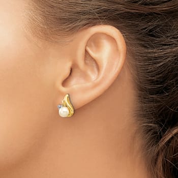 14K Yellow Gold and Rhodium 5-6mm Button Freshwater Cultured Pearl
0.02ct Diamond Post Earrings