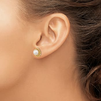 14K Yellow Gold 6-7mm Round White Saltwater Akoya Pearl Post Earrings