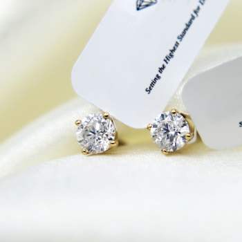 Lab Grown White Diamond 14K Yellow Gold Stud Earrings VS1 Clarity E
Color, IGI Certified 2ctw