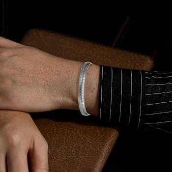 Sleek Link Chain Bracelet In Sterling Silver