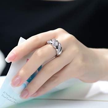 Scalloped Sea Shell CZ Ring In Sterling Silver
