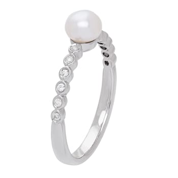 5-5.5mm Round White Freshwater Pearl with 0.14ctw White Sapphire
Sterling Silver Ring