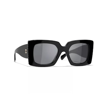Chanel Black Frame "CC" Logo and Black Pearl Accent / Gray
Polarized Sunglasses