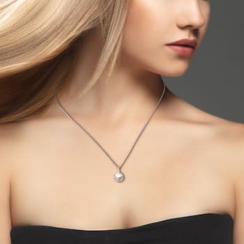 8MM Freshwater Cultured Pearl and 1/10 CT TW Diamond Halo Pendant with
Chain in Sterling Silver