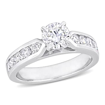 1 1/2 CT TW Diamond Engagement Ring in Platinum