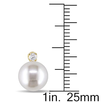8-9MM Freshwater Cultured Pearl and 1/10 CT TW Diamond Stud Earrings in
14K Yellow Gold