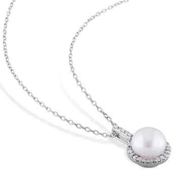 8MM Freshwater Cultured Pearl and 1/10 CT TW Diamond Halo Pendant with
Chain in Sterling Silver