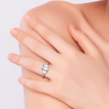 2 5/8 CT TGW Sky Blue Topaz and Morganite with 1/10 CT TW Diamond Toi et
Moi Ring in Sterling Silver