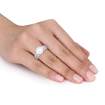 Shop Pearl Rings