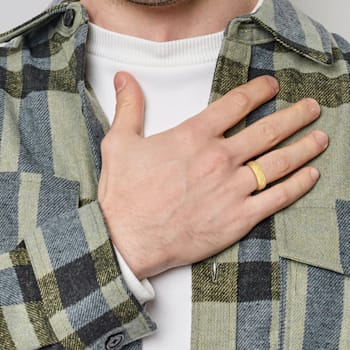 Men's 6mm Lattice Wedding Band in 14K Yellow Gold