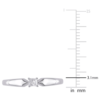 1/10 CT TW Princess Cut Diamond Solitaire Ring in Sterling Silver