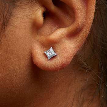 10K White Gold 1/5 Cttw Invisible Set Princess-Cut Diamond Stud Earrings
(H-I Color, SI2-I1 Clarity)