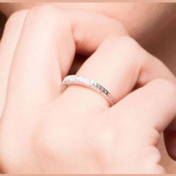 10k White Gold Vintage-Style Engraved Diamond Wedding Band (1/5 cttw,
H-I, I1-I2)