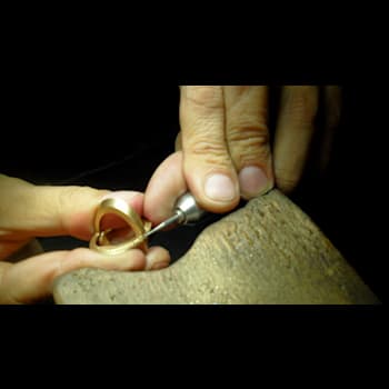 Siracusa crossover ring in yellow gold 18kt and one line of diamonds, 0,15ct