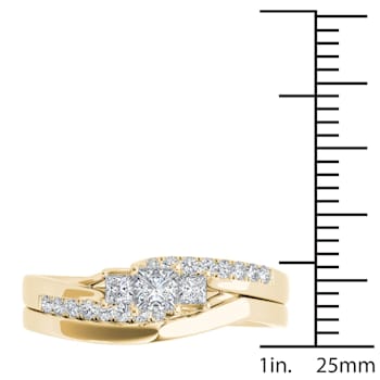 14K Yellow Gold .50ctw Princess Diamond Ladies Swirl 3 Stone Engagement
Ring (I2-Clarity-H-I-Color)