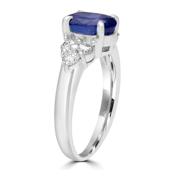 0.54ct Sapphire with 0.05tct diamonds set in 14kt white gold
