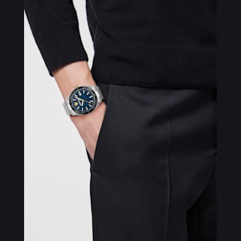 V-Dome Mens Watch Stainless Steel Case Blue Guilloché Dial Stainless
Steel Bracelet