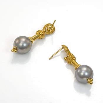 Classic Collection Earrings in 22kt & 18kt gold set with Tahitian
Pearls and Diamonds