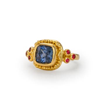 Classic Collection Ring in 22kt & 18kt gold set with Grey and Red Spinels