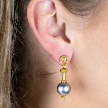 Classic Collection Earrings in 22kt & 18kt gold set with Tahitian
Pearls and Diamonds