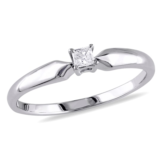 1/10 CT TW Princess Cut Diamond Solitaire Ring in Sterling Silver