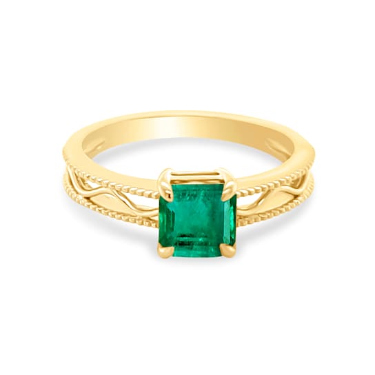 1.02Cts Colombian Emerald, crafted in 18K yellow gold ring.