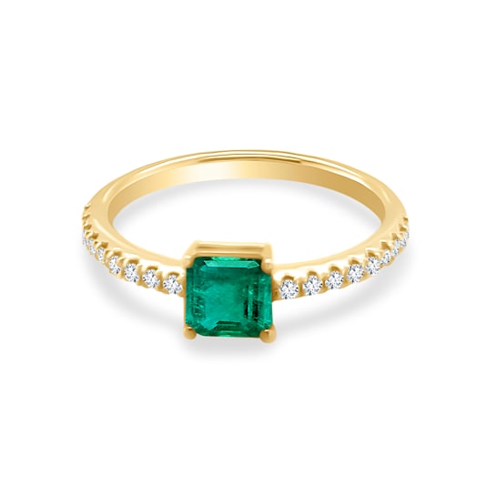 1.27Cts Colombian emerald, 0.24cw diamond, crafted in 18K yellow gold
solitaire ring.