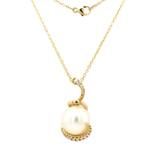 14kt yellow gold with pearl and diamond pendant 