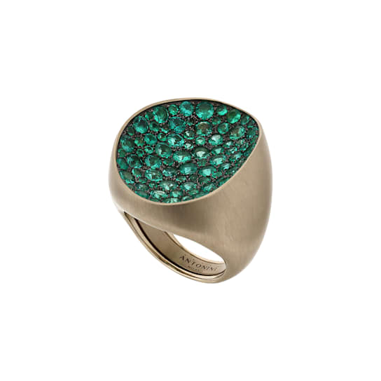 Limited edition ring in white natural satin gold 18k and emeralds pavé
3,08 ct