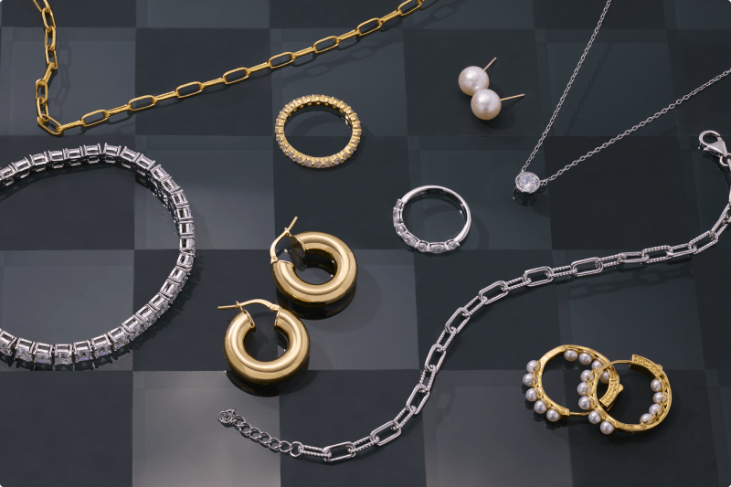 Infographic describing the four pillars of a jewelry capsule