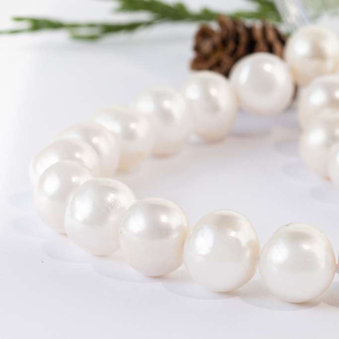 white pearl necklace