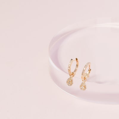 yellow gold hoop earrings 
