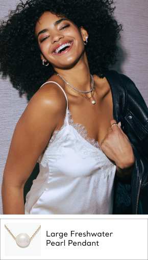 woman wearing pearl pendant