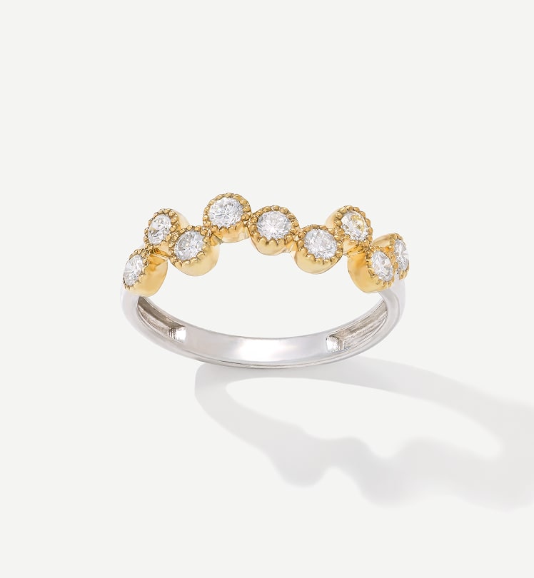 band ring with scattered diamonds 