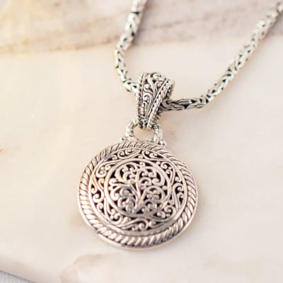 How to Travel In Style: Styling Your Jewelry for Your Next Adventure