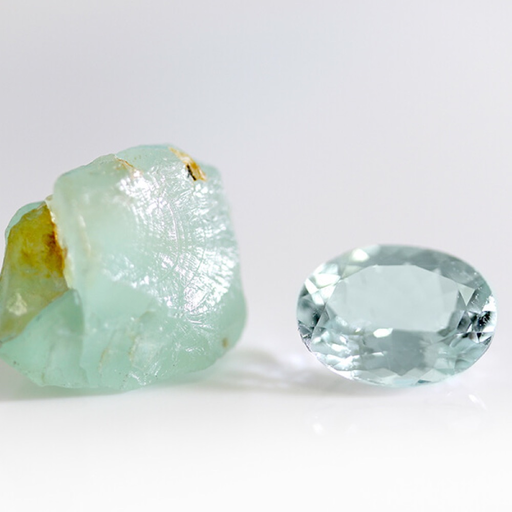 rough cut aquamarine and oval aquamarine gemstone 