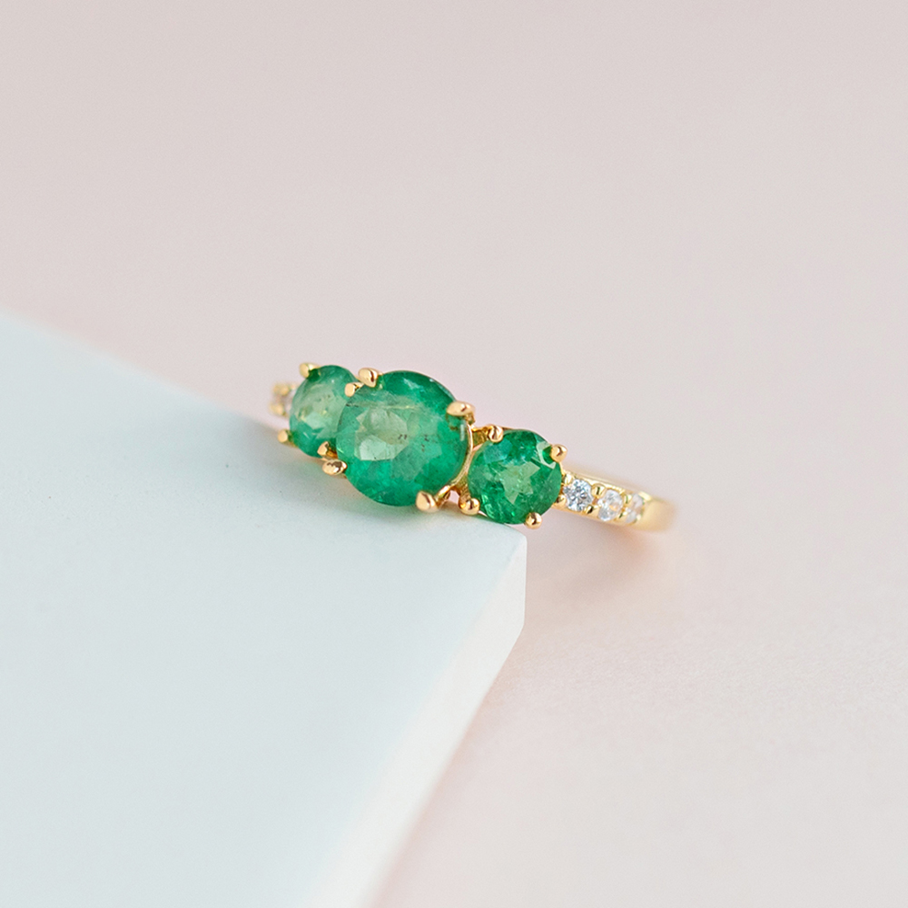 Emerald three-stone ring 