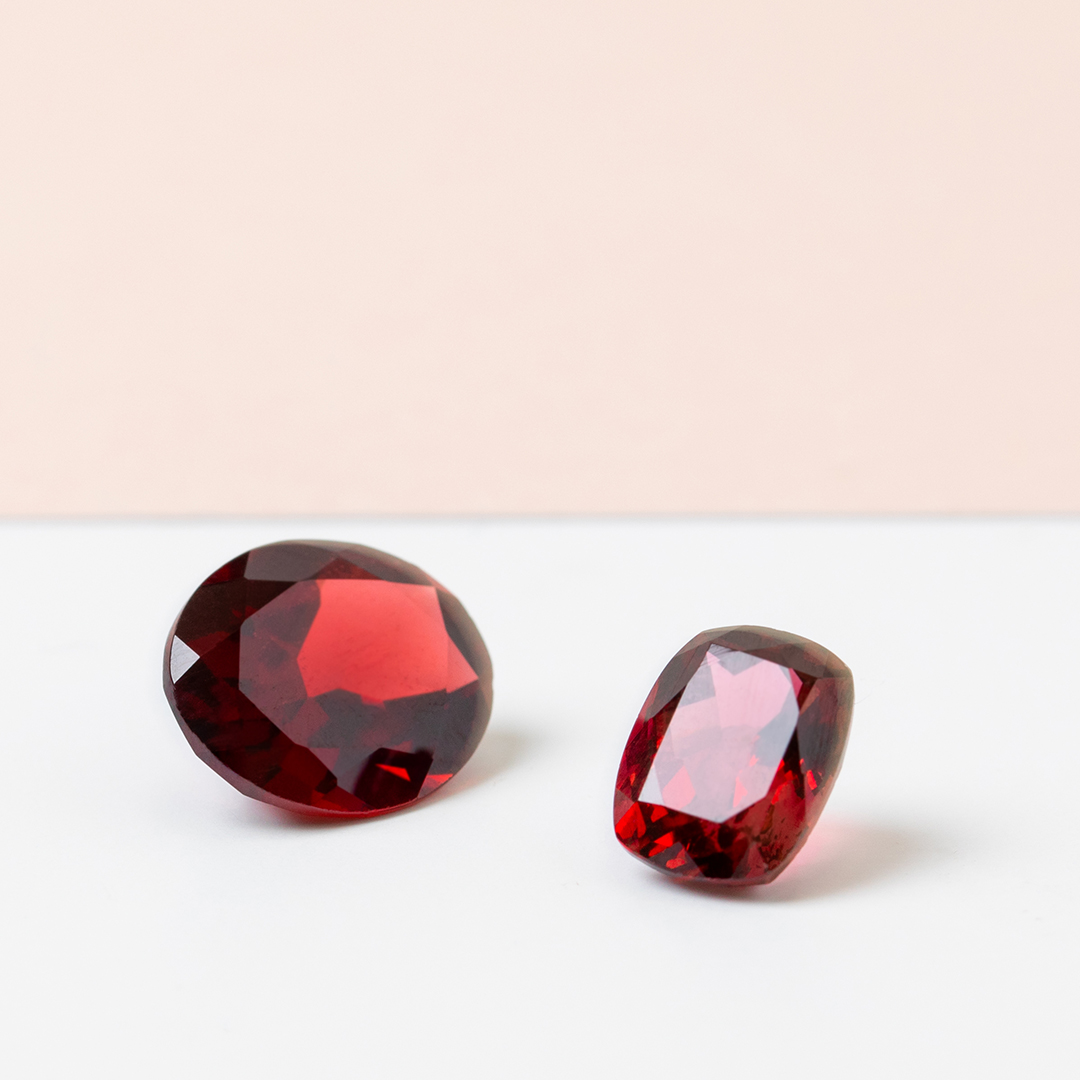 Two garnet gemstones 
